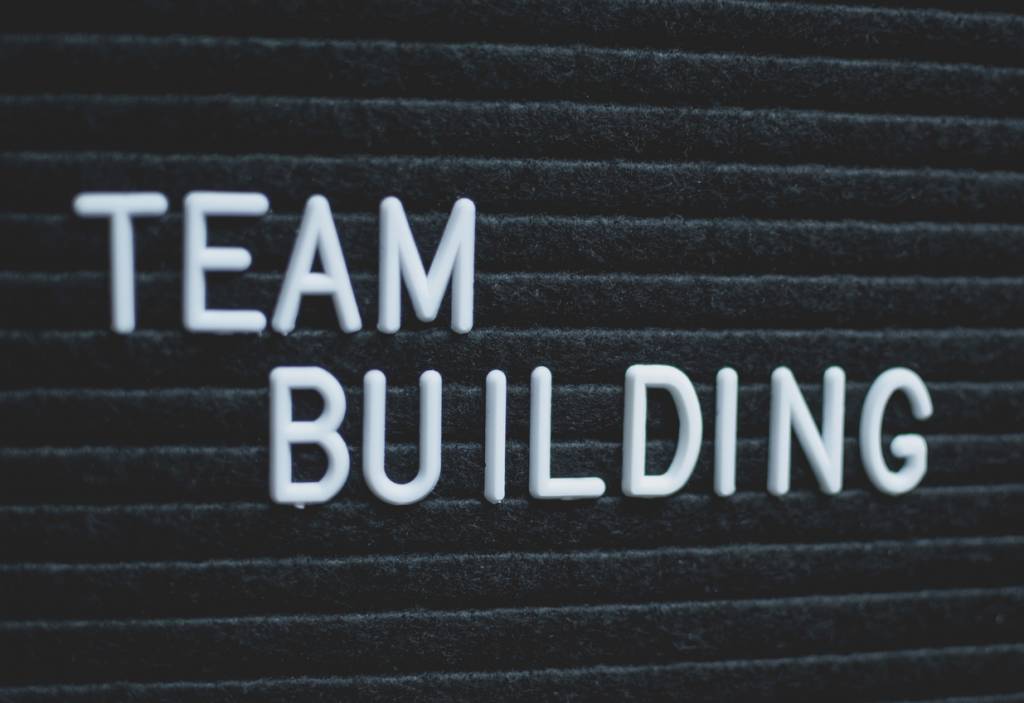 team building dans un bar-karaoke